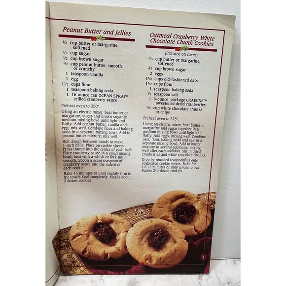 Pillsbury Easy Holiday Recipes Classic Cookbook Christmas December 1997 #202 - Picture 3 of 6